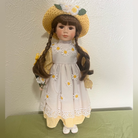 Vintage limited edition Crowne fine porcelain doll with cute sunflower accents - Picture 9 of 13